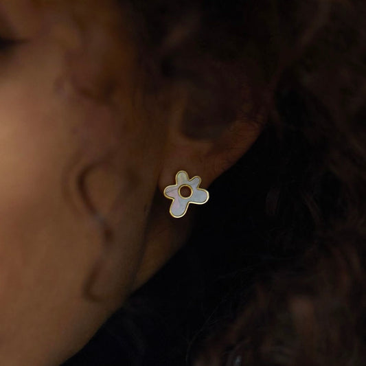 Daisy Whisper Studs