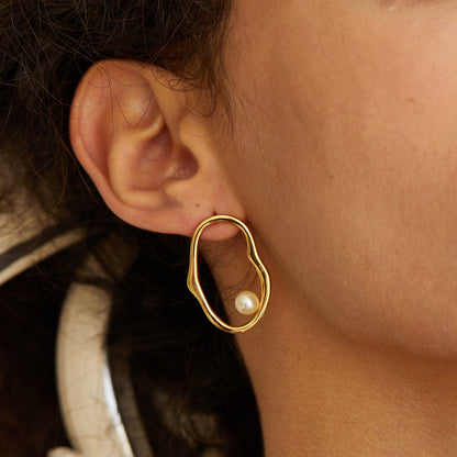 Contour d’Or Pearl Earrings