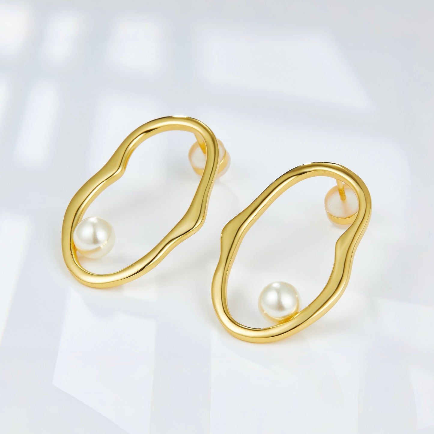 Contour d’Or Pearl Earrings