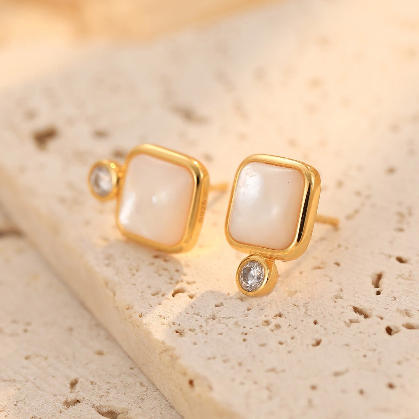 Éclat Blanc Studs