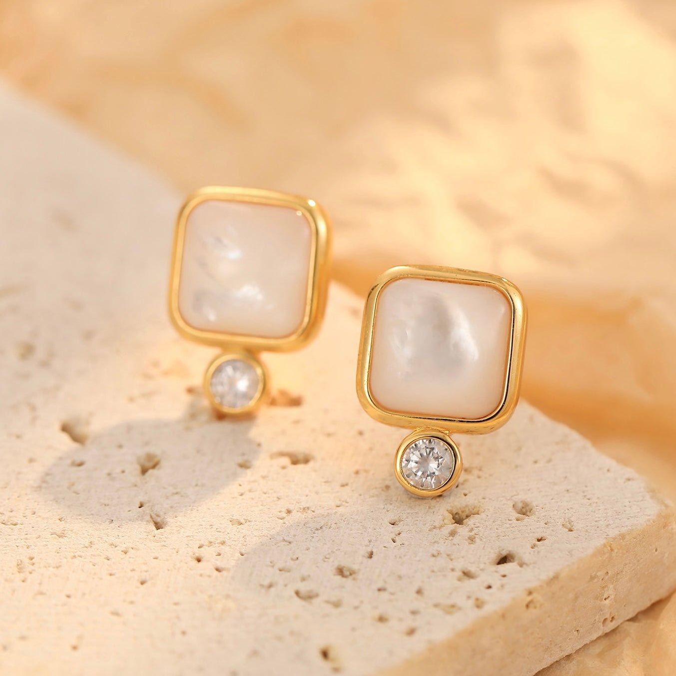 Éclat Blanc Studs