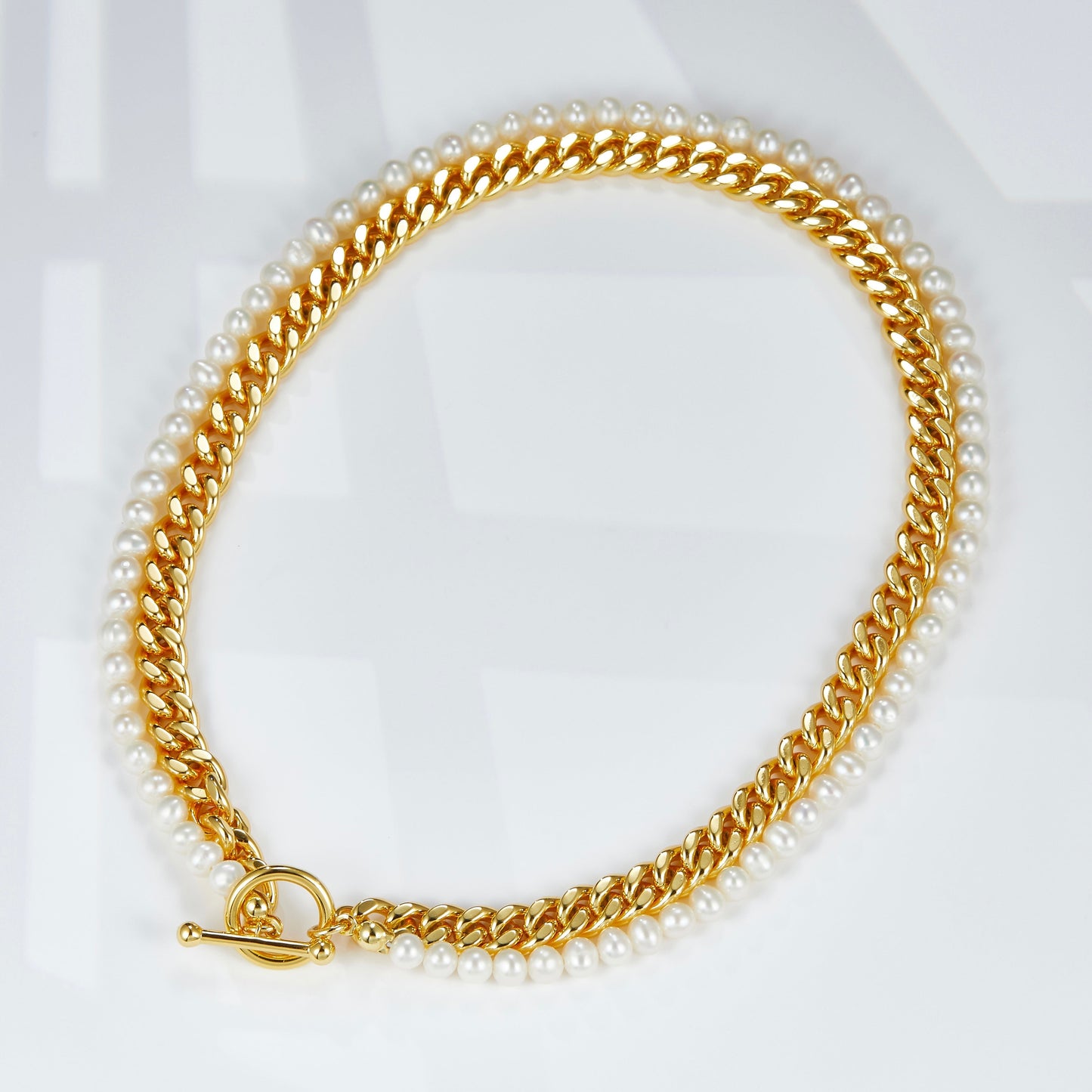 Étreinte d’Or Choker Necklace