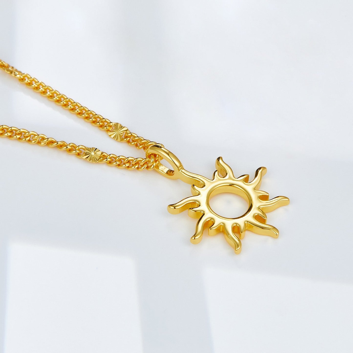 Helia Necklace