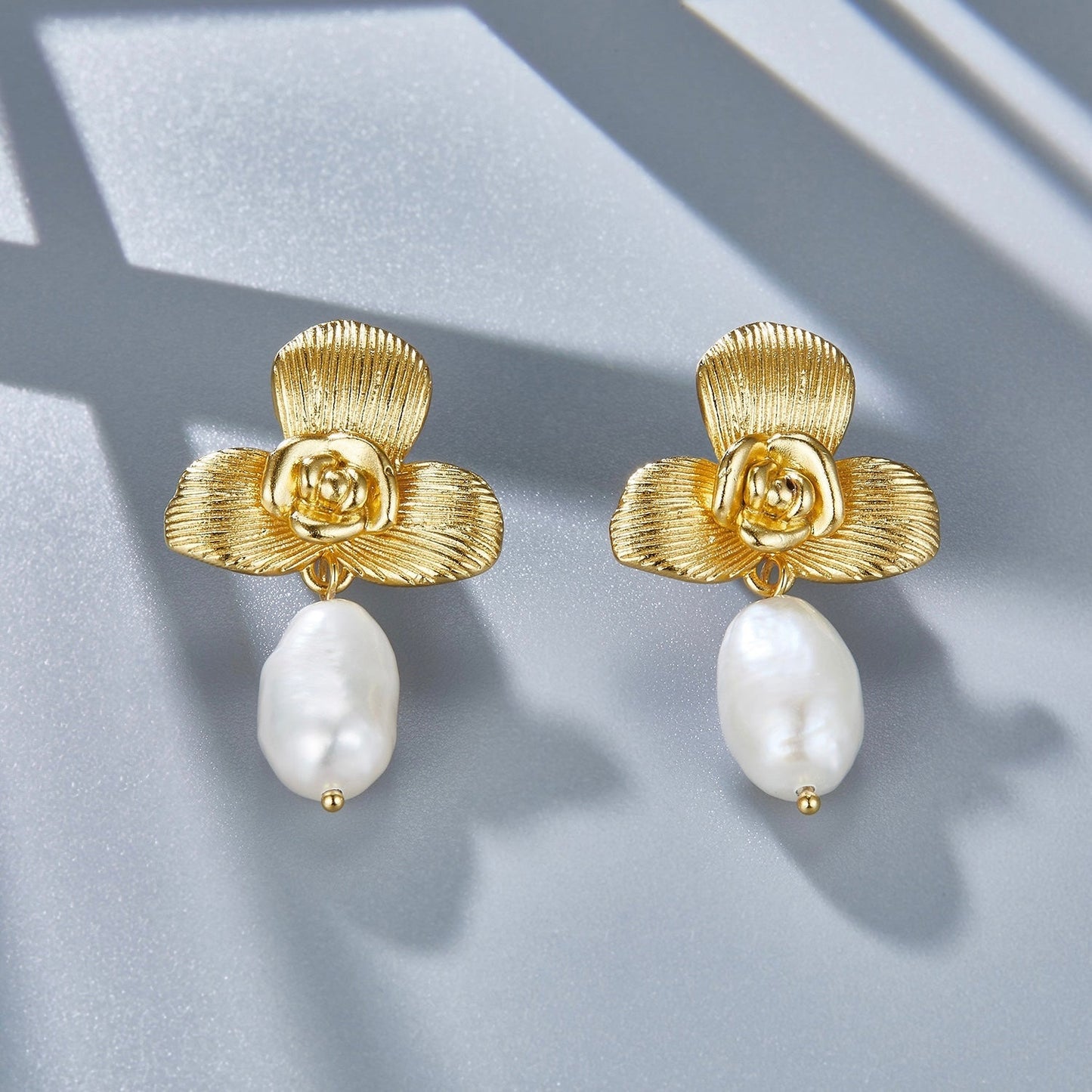 L’Orchidée et la Perle Earrings