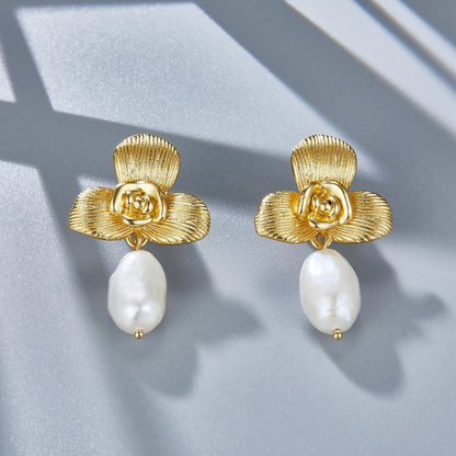 L’Orchidée et la Perle Earrings