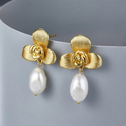 L’Orchidée et la Perle Earrings