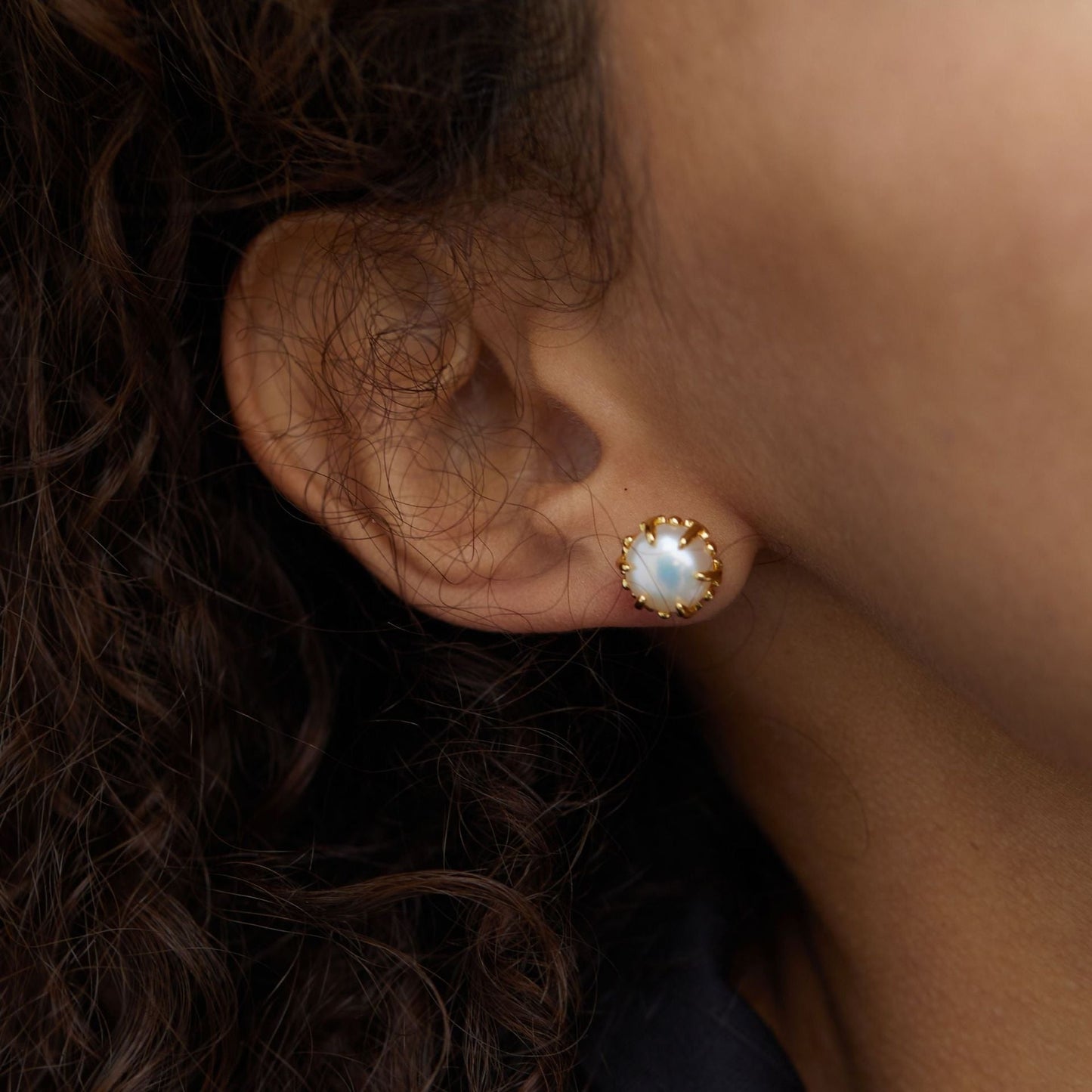 Lustre Studs