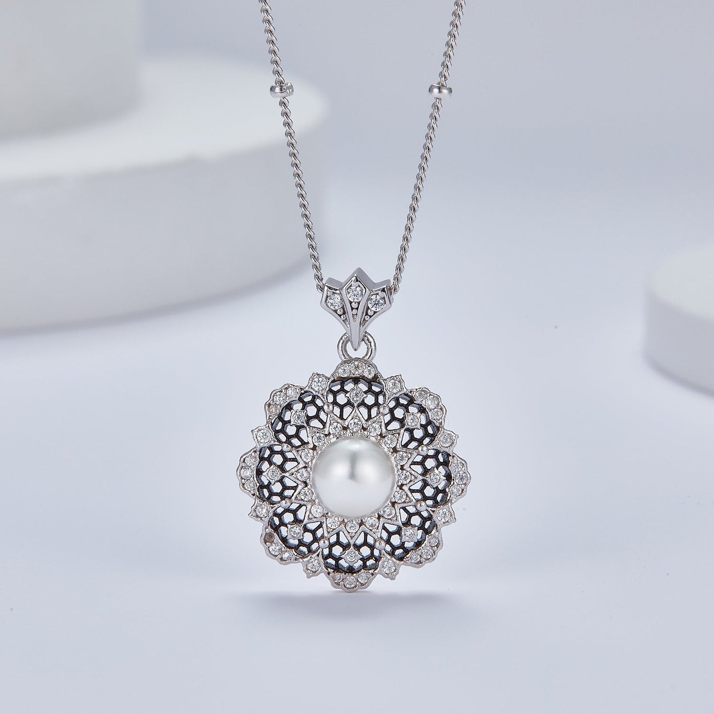 Nocturne Fleur Necklace