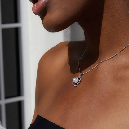 Nocturne Fleur Necklace