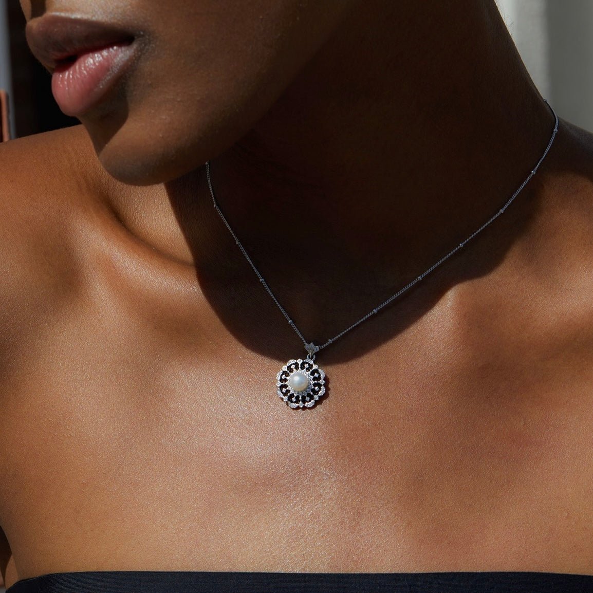 Nocturne Fleur Necklace