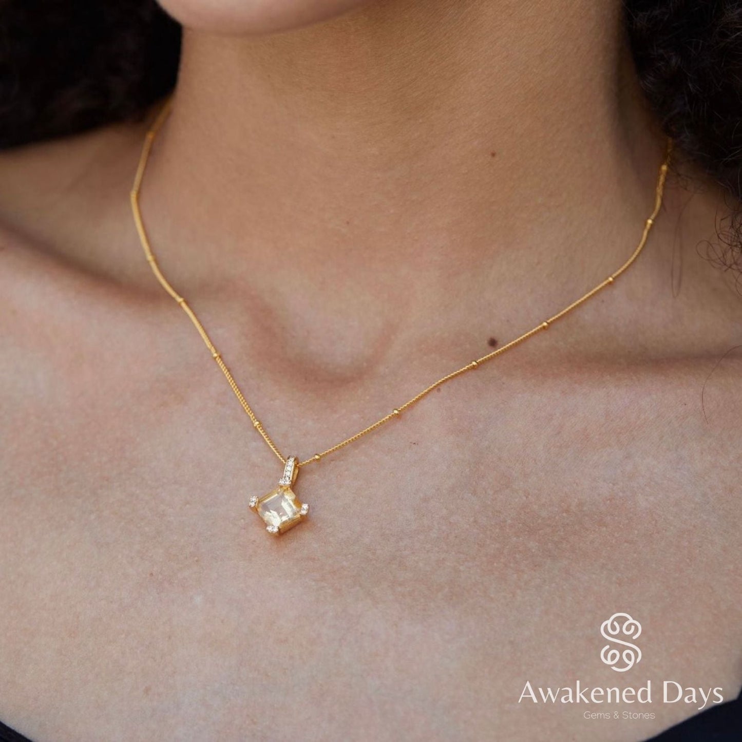 Stellar Frame Necklace