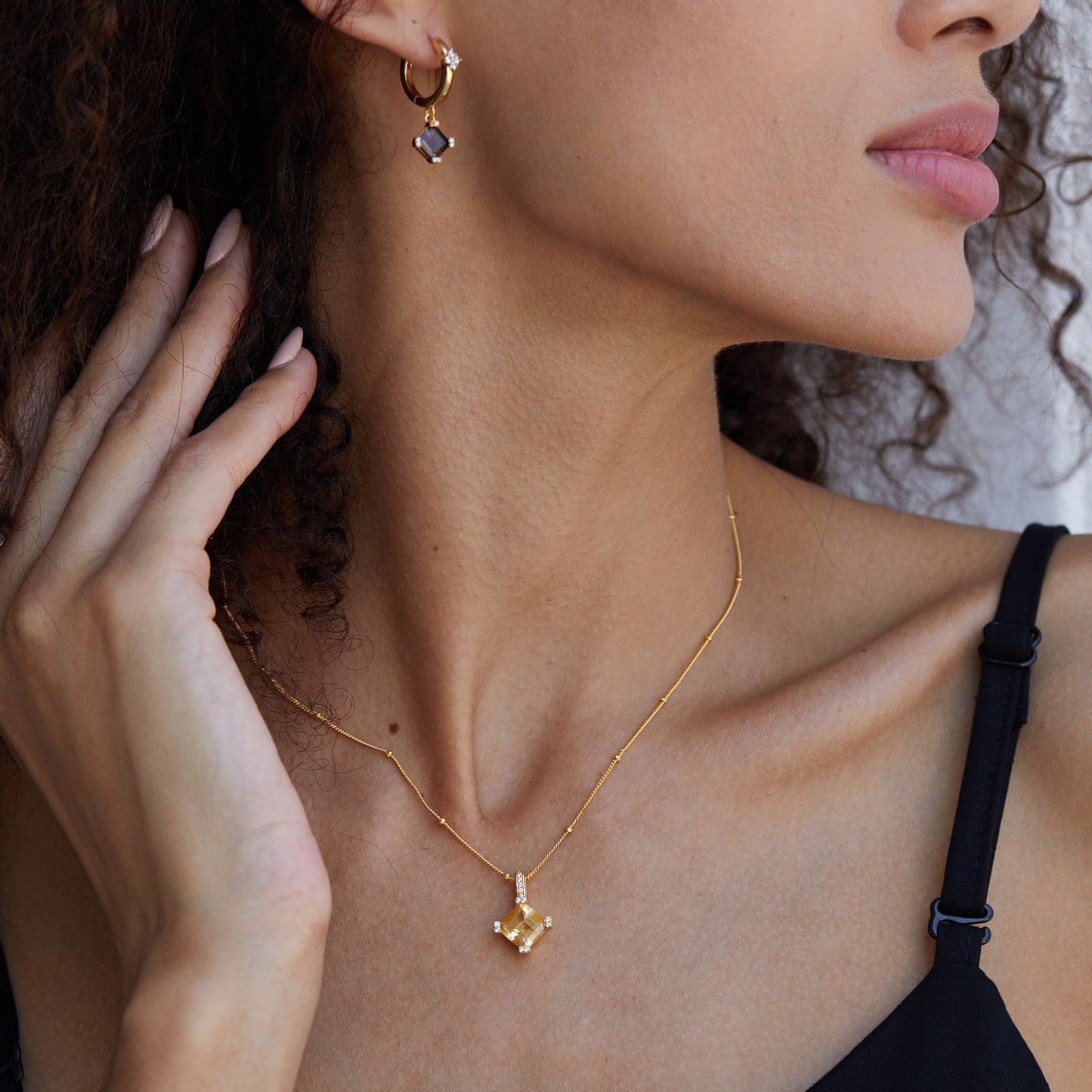 Stellar Frame Necklace